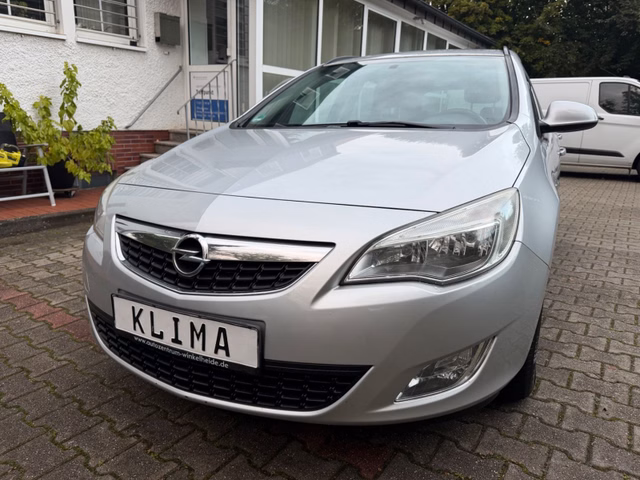 Opel Astra J Sports Tourer Edition/Scheckheft/Tüv Neu Gebrauchtwagen Kaufen | EZ 05/2011 | Preis 3.900 €