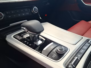 Kia Stinger 3.3 GT 4WD AUTOMATIK / LEDER / SCHIEBEDACH / E-SITZE - bilder 9