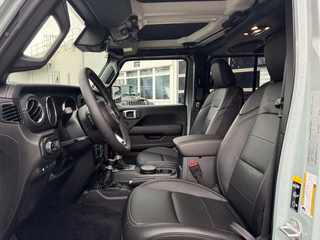 Jeep Wrangler Unlimited Rubicon 4xe Sonder-Umbau Komplettlackierung - bilder 26