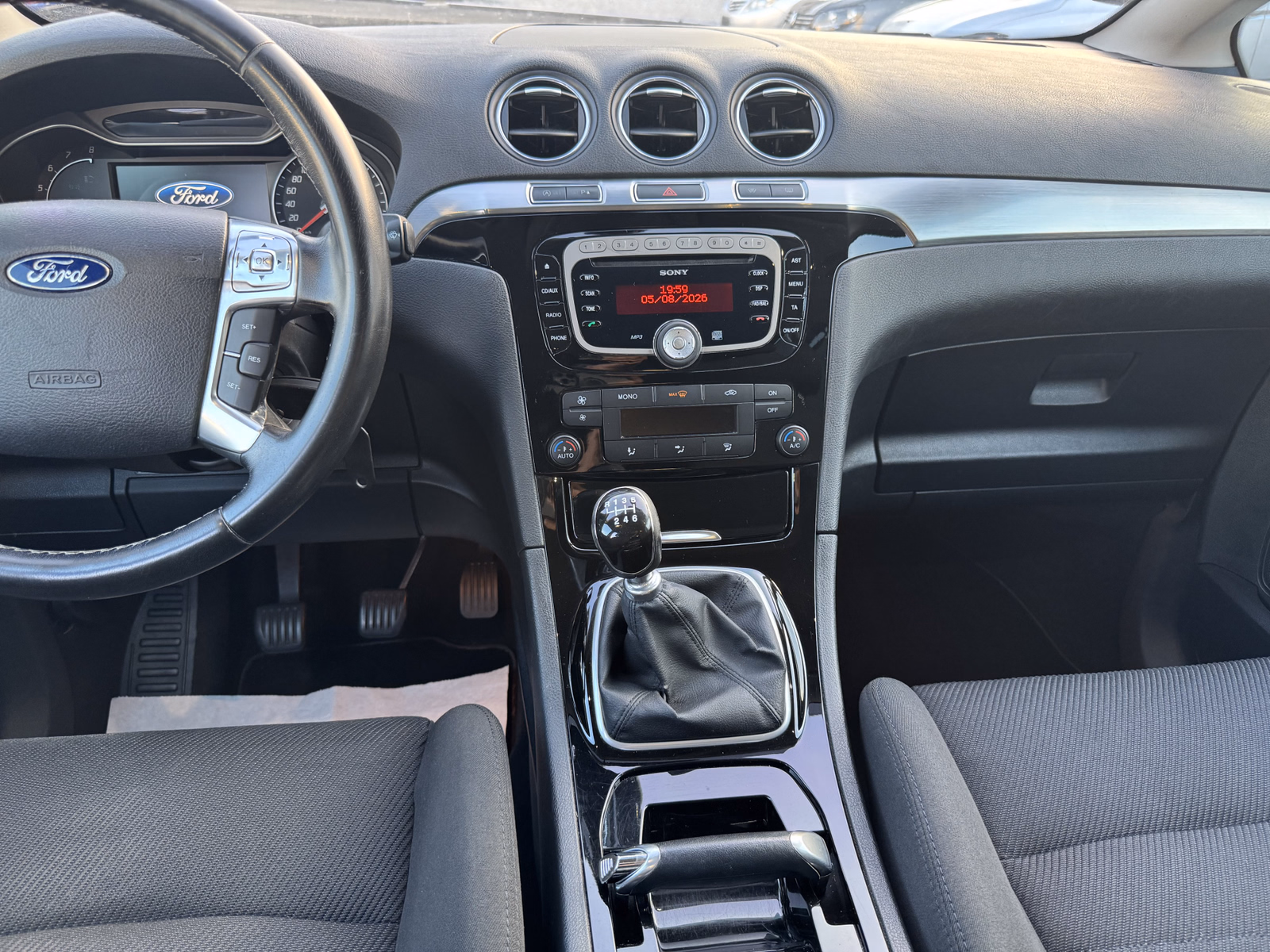 Ford S-Max 1.6 EcoBoost Titanium TÜV Neu/2-Z-Klima/SHZ/PDC/17"Alufelgen