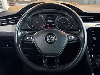 Volkswagen R-LINE/Highline/D-LED/ACC/NAVI/KAM/SHZ/LRH - foto 10