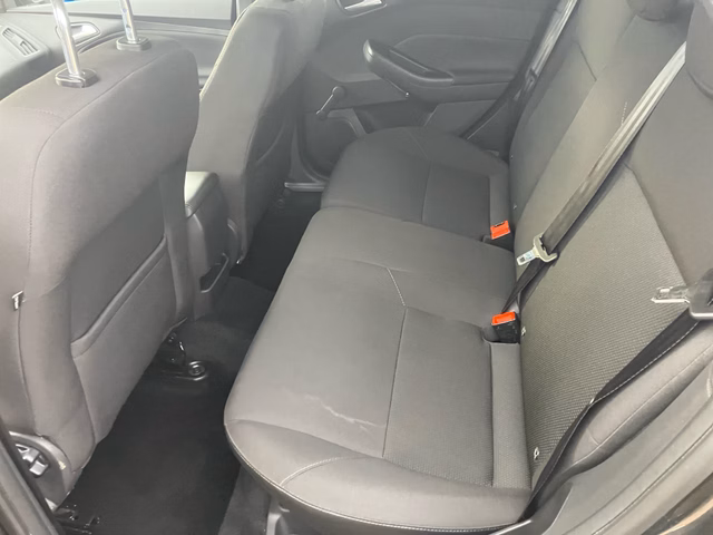 Ford Focus Turnier 1.0i AHK, Business wenig km - bilder 10