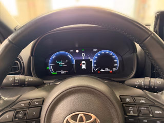 Toyota Yaris Hybrid Style - foto 18