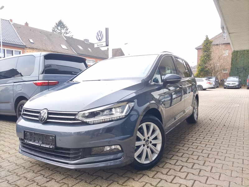 Volkswagen Touran Highline 7-Sitzer AHK,NAV,GJR,KAM,ACC