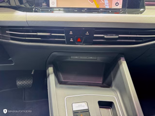 Volkswagen Golf VIII 1.0 eTSI Variant *Life*CarPlay*Navi*LED*DSG* - foto 17