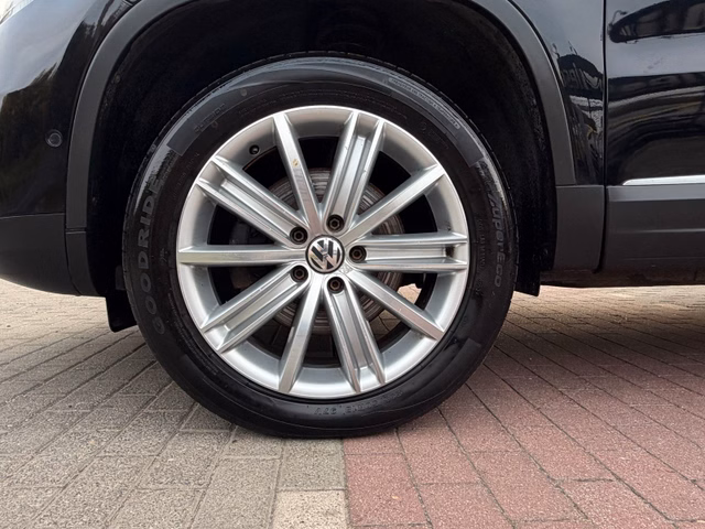 Volkswagen Tiguan Sport & Style 4Motion*Aut.*Xenon*Kamera* - foto 9