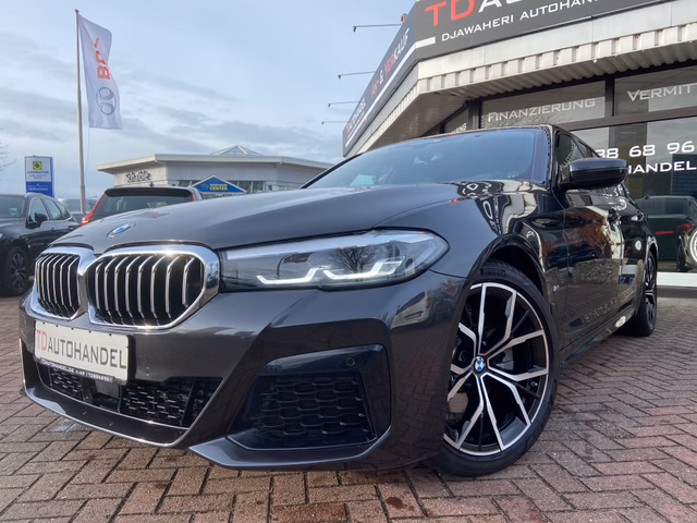 BMW 520 d M Sport Glasdach Kamera Live Cockpit Professional Wireless Charging Gebrauchtwagen Kaufen | EZ 09/2022 | Preis 47.900 €