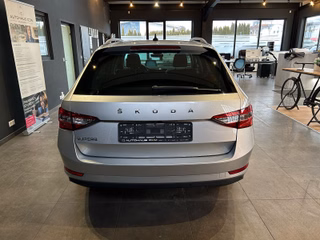 Skoda Superb 2.0TDI*Combi*7G*Kamera*LED* - bilder 6