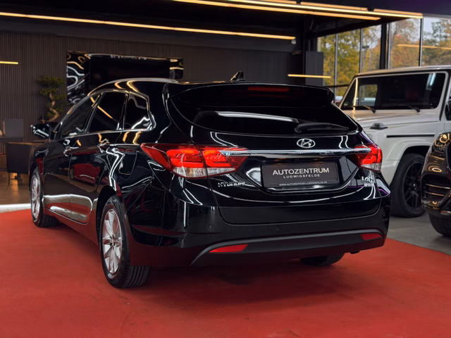 Hyundai i40 cw 2,0L LED / CARPALY / SHZ / NAVI / DAB / PDC / TEMP Trend - foto 4