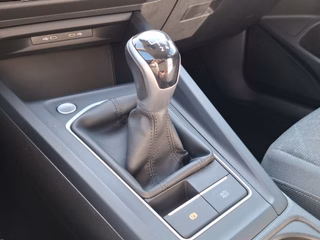 Volkswagen Golf VIII 1.5 TSI R-Line OPF KLIMA / AHK / NAVI / ACC / SITZHEIZUNG - bilder 8