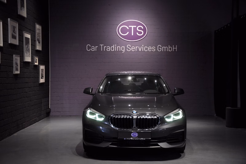 BMW 118 I/BUSINESS PAKET/CAR PLAY/2 HAND