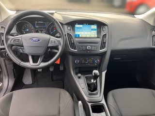 Ford Focus Turnier 1.0i AHK, Business wenig km - bilder 1