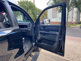 Dodge RAM 5.7 V8 HEMI Limited Night 2026 + 3 Jahre Garantie - bilder 11