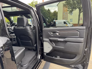 Dodge RAM 1500 Laramie Night Premium Crew 2025 UMBAU - foto 23