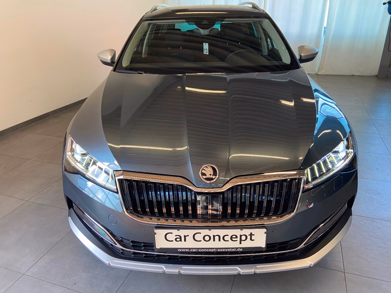 Skoda Superb Scout 4x4 2.0 TDI NAVI LEDER AHK ACC MATRIX