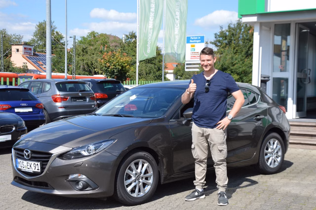 Glückliche Kunden in Autohaus NeckarAlb