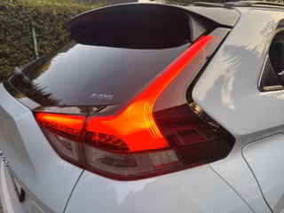 Mitsubishi Eclipse Cross/Plus Select Black Hybrid 4WD - foto 25