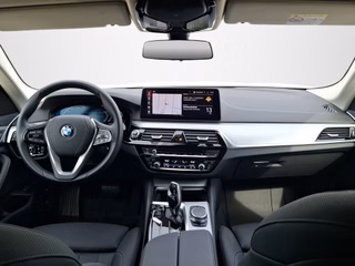 BMW 530 i Touring / AUTOMATIK / NAVI / LED / KAMERA / SITZHEIZUNG - bilder 5