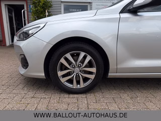 Hyundai i30 cw Trend*1.HAND*KLIMA*NAVI*SPUR*SHZ*KAMERA* - foto 8