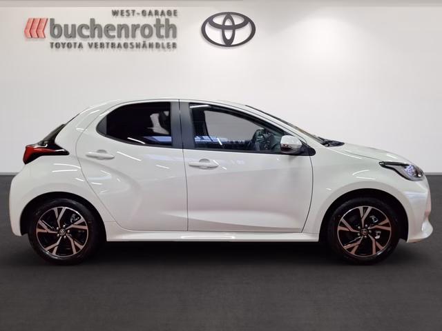 Toyota Yaris Hybrid Teamplayer +Safety- & Comf. Paket + Allwetterreifen - bilder 4