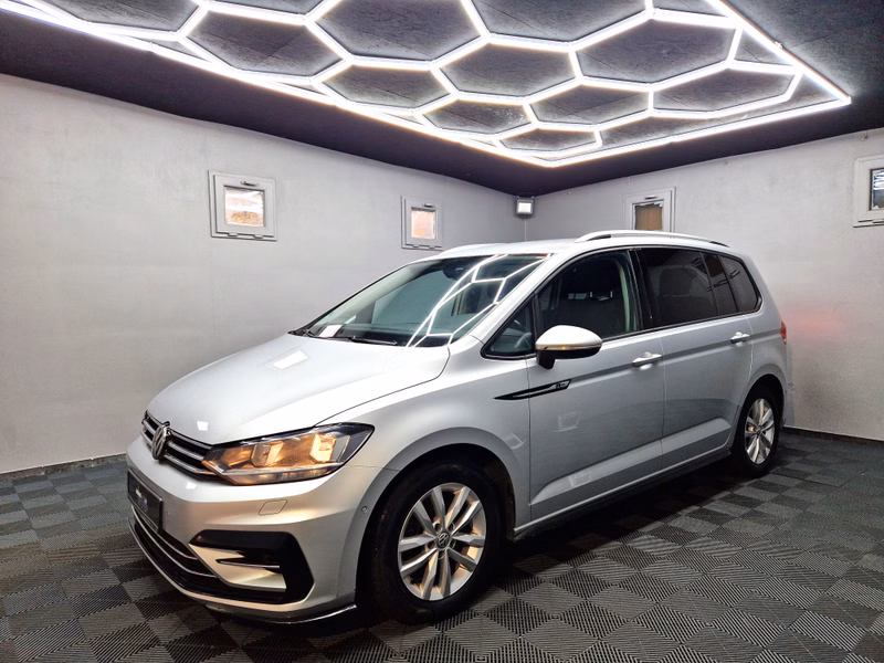 Volkswagen Touran 1.6 TDI DSG |R-LINE|SPORT PAKET|AUTOMATIK|NAVI|KAMERA