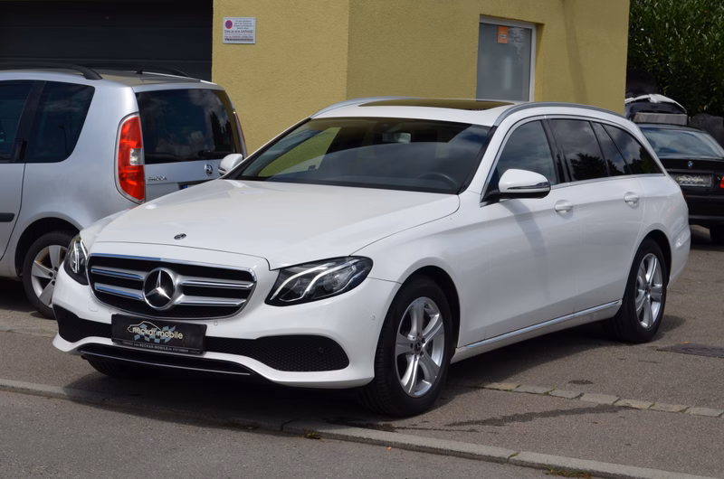 Mercedes-Benz E 200T 4Matic Avantgarde Navi PDC AHK SD Kam LED