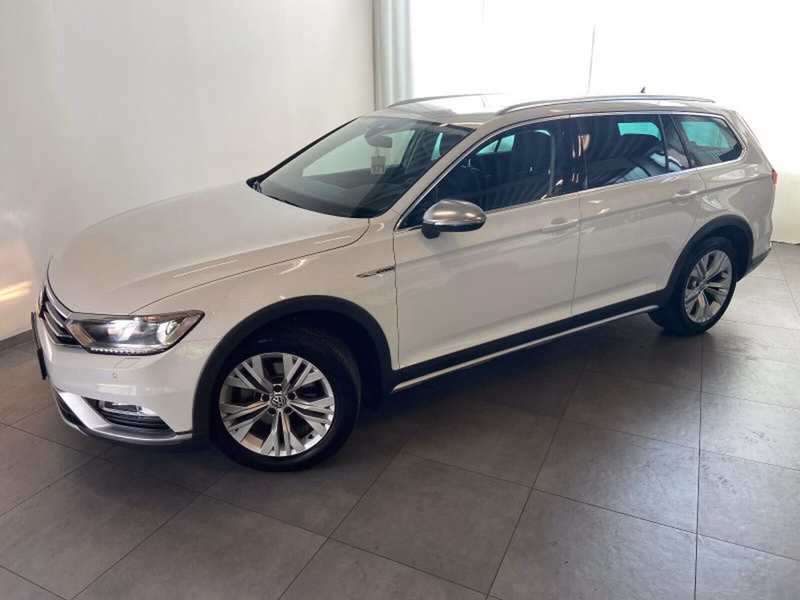 Volkswagen Passat Alltrack 2.0 TDI DSG 4MOT LED AHK LEDER