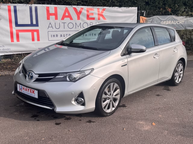 Toyota Auris Hybrid Start Edition Navi / Kamera / Used vehicle for sale | First registration 01/2013