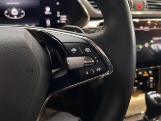 Skoda Superb 2.0TDI*Combi*7G*Kamera*LED* - bilder 17