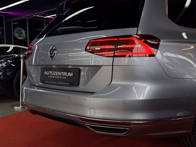 Volkswagen R-LINE/Highline/D-LED/ACC/NAVI/KAM/SHZ/LRH - foto 7