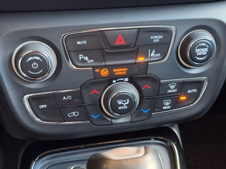 Jeep Compass Limited 4WD Automatik 4X4 - foto 24