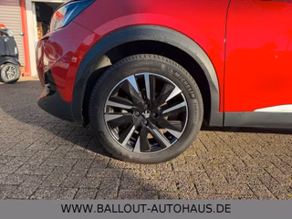 Peugeot 2008 GT Pack*2.HAND*PANO*ACC*SPUR*TEMP*FOCAL* - foto 11
