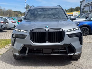 2026 BMW X7 xDrive40i - photo 2
