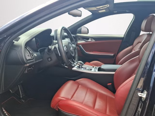 Kia Stinger 3.3 GT 4WD AUTOMATIK / LEDER / SCHIEBEDACH / E-SITZE - bilder 4