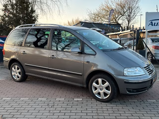 Volkswagen Sharan Highline 2.0TDI*Leder*Xenon*Navi*AHK*DVD*
