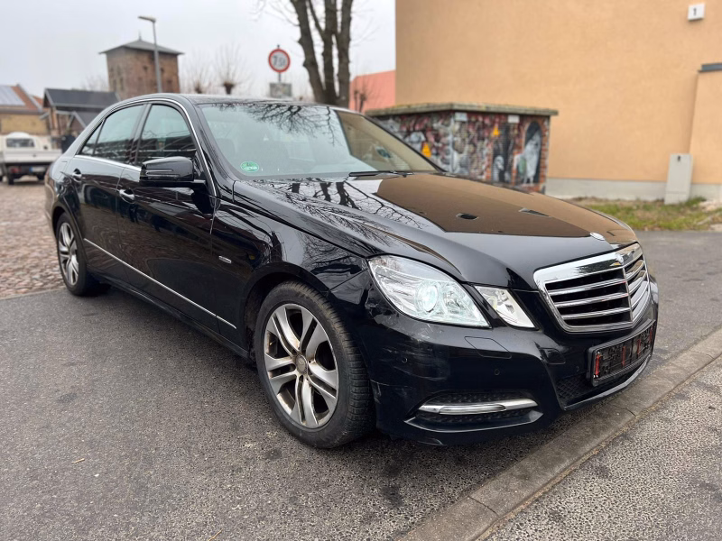 Mercedes-Benz E200 CGI BlueEfficiency Avantagarde/XENON/NAVI/