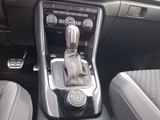 Volkswagen T-Roc 2.0 TSI Sport 4Motion DSG / R-LINE / BEATS / ACC / 19-ZOLL - foto 9