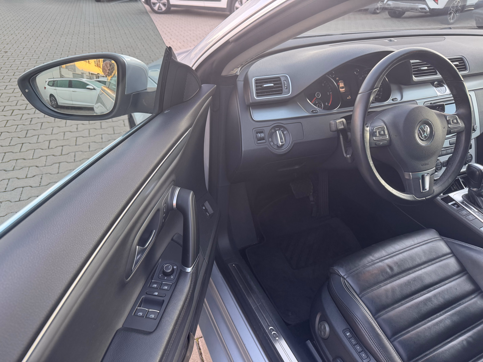 Volkswagen CC 2,0 TDI NEU.ZAHNR/Apple.CarP/MEMORY/18''/BI-XENON/PANO.DACH/SHZ/PDC+KAMERA