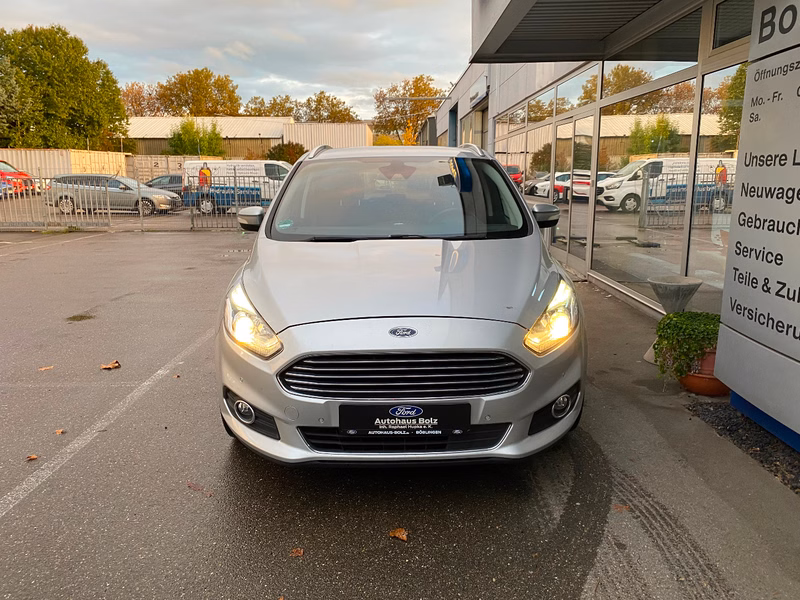 Ford S-Max Titanium 180PS- AHK - Business Paket - Park Assistent - Top