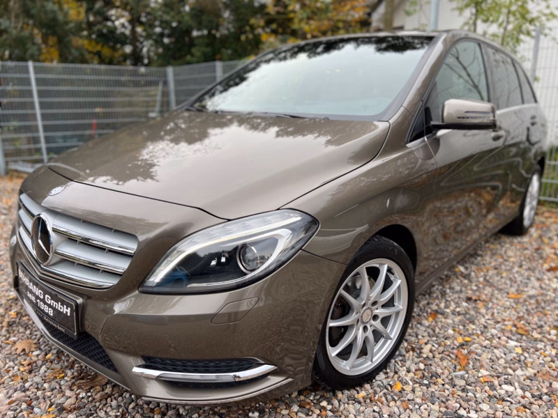 Mercedes-Benz B200*EXCLUSIV*BI-XENON*NAVI*LEDER*KAMERA*DISTRO*