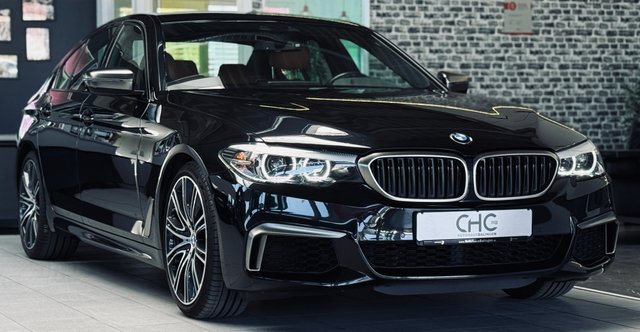 BMW M550d xDrive AERO|HARMANK.|KAMERA|NAVI|4xSHZ|LEDER Gebrauchtwagen Kaufen | EZ 01/2020 | Preis 41.000 €