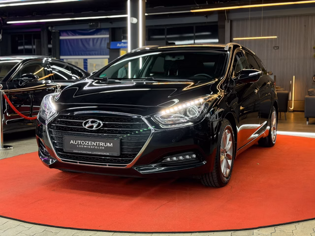 Hyundai i40 cw 2,0L LED / CARPALY / SHZ / NAVI / DAB / PDC / TEMP Trend - foto 3