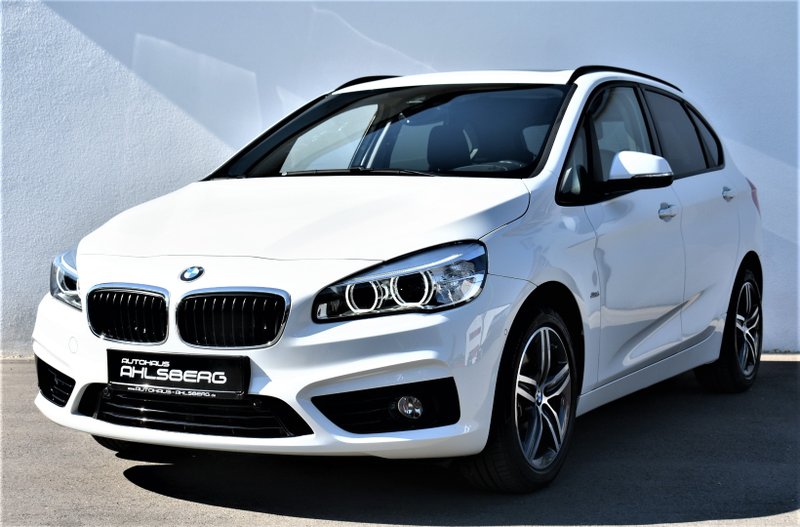 BMW 220i Active Tourer Steptronic Sport Line R.Kamera Komfortzugang Lichtpaket Led Panorama