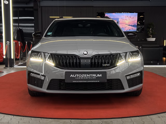 Skoda Octavia Combi V-RS 245 / PANO / ACC / LED / LANE-ASSIST / FRONT-ASSIST - foto 8