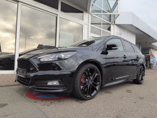 Ford Focus ST Turnier/Bi-Xenon/Vollleder/Navi/Technologie-Paket - bilder 1