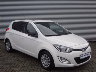 Hyundai i20 1.2 KLIMAAUTO SCHIEBEDACH TEILLEDER TEMPOMA - foto 1