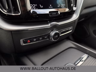 Volvo XC 60 Momentum AWD*1.HAND*PANO*SPUR*AHK*KAMERA* - bilder 24