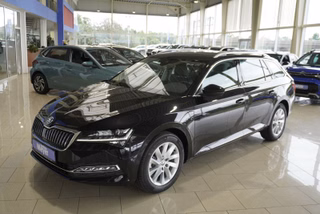 Skoda Superb Kombi Style 2,0TDI DSG Matrix/Leder/Navi/Kessy/el.Klappe