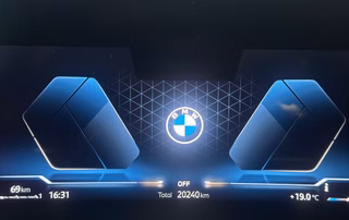 BMW 218 Active Tourer M-SPORT PANO MASSAGE 360K AHK - bilder 23