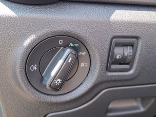 Skoda Fabia 1.0 MPI Active KLIMA / CARPLAY / SITZHEIZUNG / PDC - foto 14